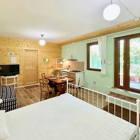 公寓 Charming Historic Hideaway With Stunning Pool 西尼加利亚