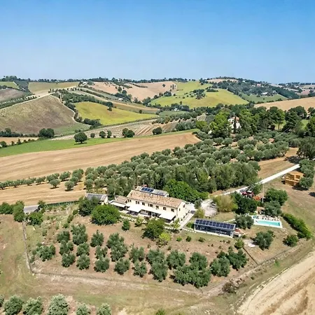 Charming Historic Hideaway With Stunning Pool Lejlighed